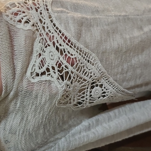 Long sleeve top with see through lace - Picture 4 of 11